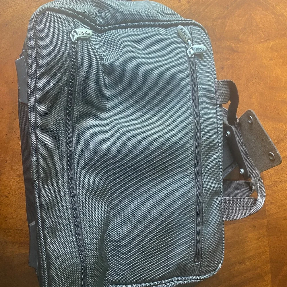 Dakota Metro luggage East West 16